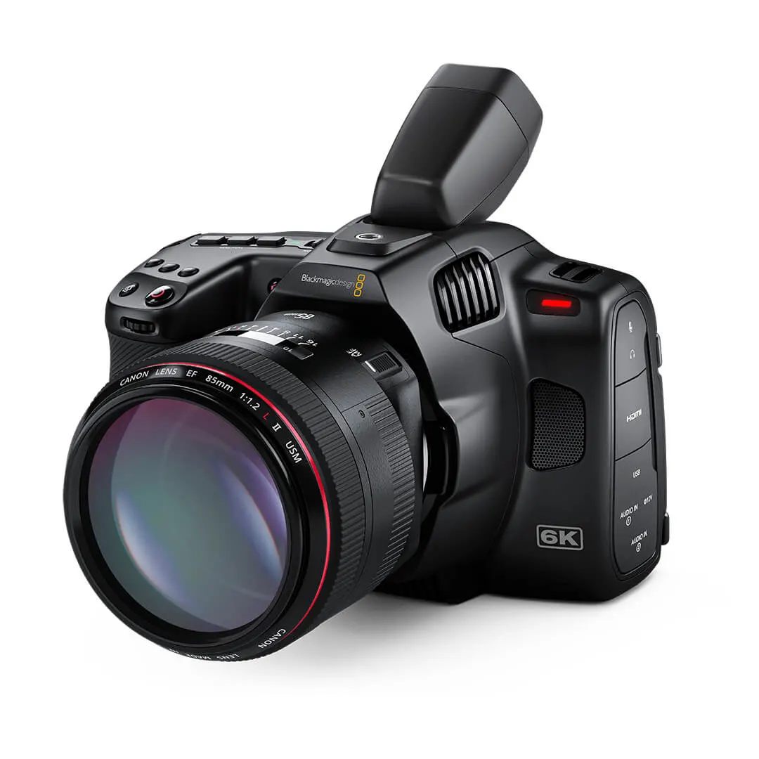 Blackmagic Pocket Cinema Camera Pro EVF montado en cámara